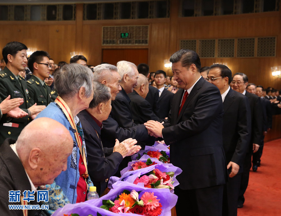 习近平等观看纪念红军长征胜利80周年文艺晚会