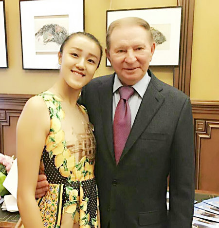 曾莹应邀随恩师赴乌克兰进行文化交流
