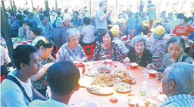 文昌举行千叟宴 1200位老人欢聚庆重阳