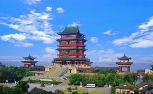 在人杰地灵之地 谈培养英才之经