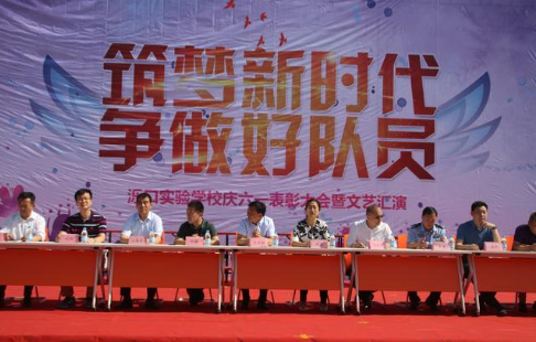 济南市天桥区工商联党员企业家到泺口实验学校开展爱心助学活动