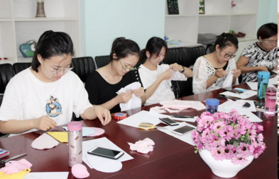 乌海市幼儿园举行创意缝制培训活动