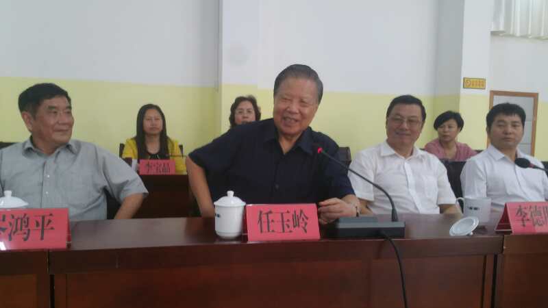 我国首个“巨菌草秸秆生物制纤维”示范点项目落户广西宁明