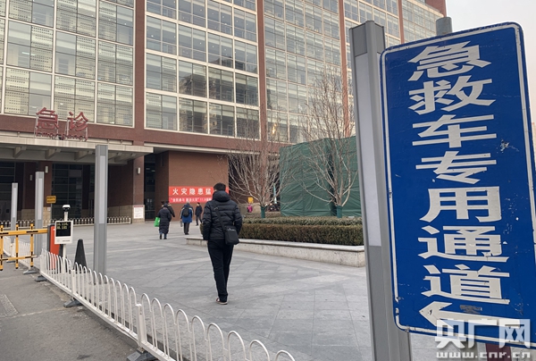 急诊科医生：十年春节未回家 他为生命“守岁”