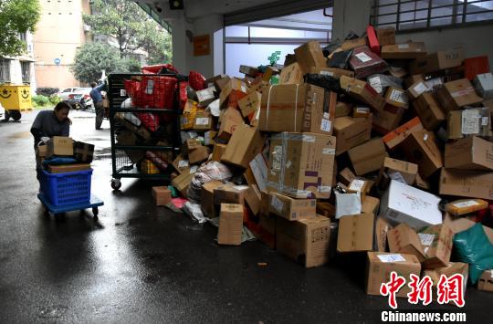 利用快递企业系统漏洞 四人因盗取公民信息出售被判刑