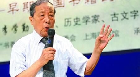 一生追索历史，他把自己也写进了历史