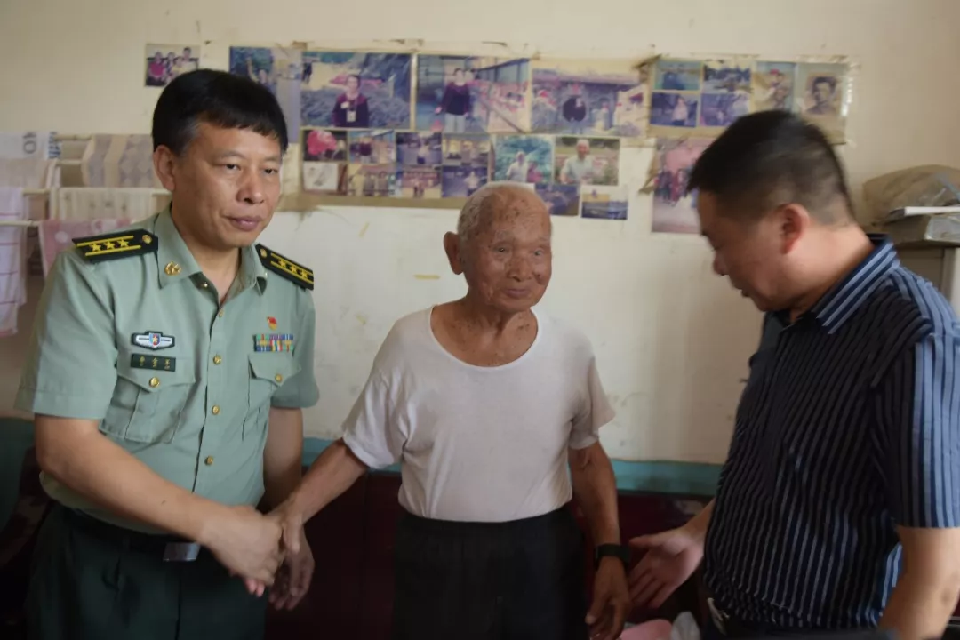 新邵县人武部不忘峥嵘岁月情暖百岁抗战老兵