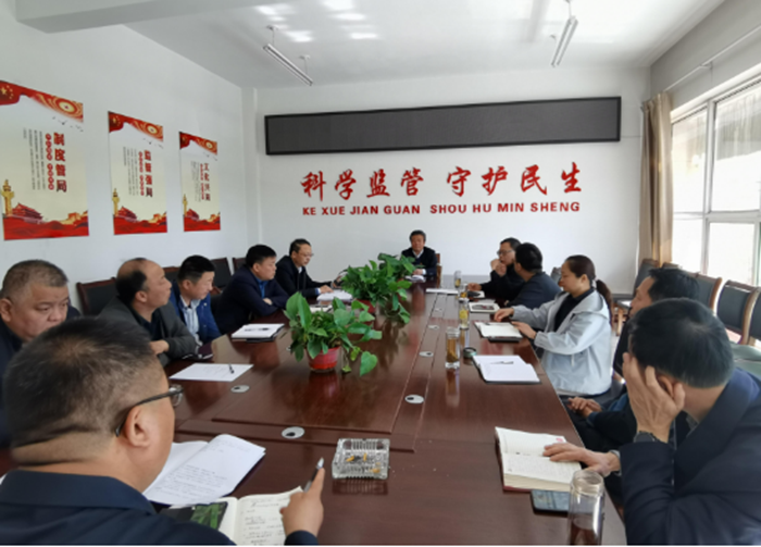 近日,汾阳市市场监督管理局在党组书记,局长雷国裕的带领下从建立健全
