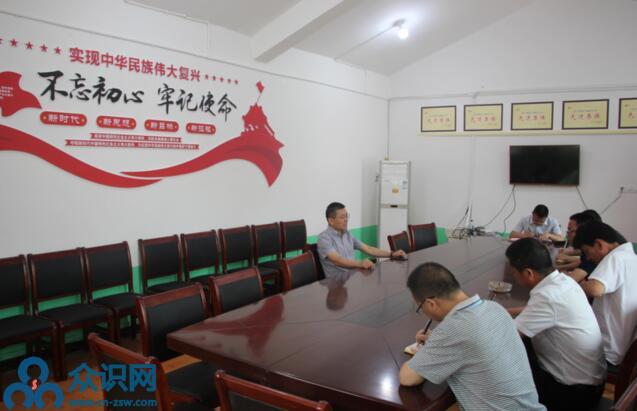 阆中市委常委、纪委书记赵光学深入玉台镇赵家沟村指导脱贫攻坚