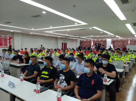 贵阳高速公路管理部门举行救援养护演练