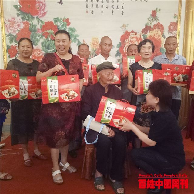 端午节：四川好人“绵州燕姐”又陪高龄老人一起过