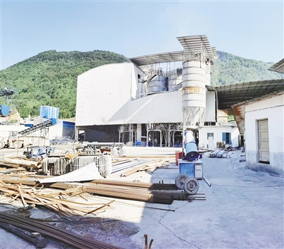 加大清扫频次，减少道路扬尘