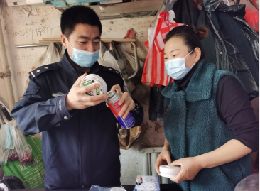 就地过年？他们年年不回家！