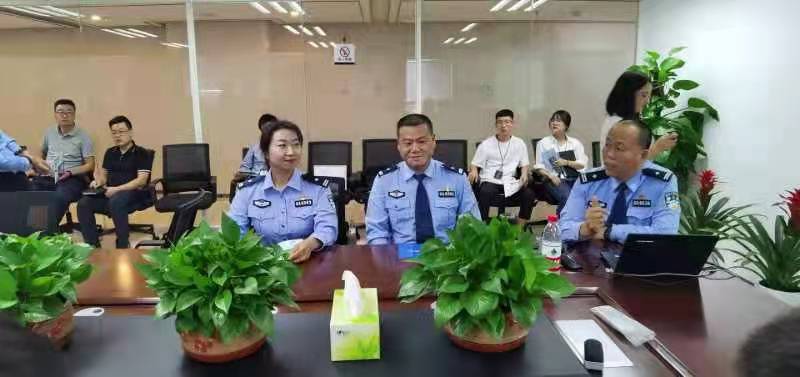 赛罕区公安分局禁毒大队在顺丰快递内蒙古总部开展抵制毒品的宣传活动