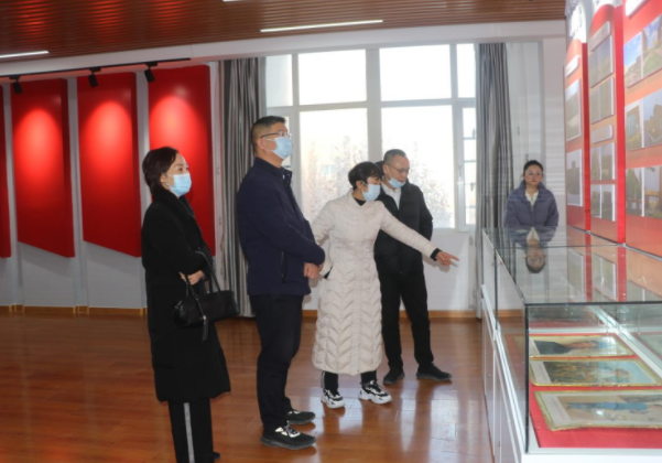 浙江省台州市对口帮扶考察组到十二团中学调研