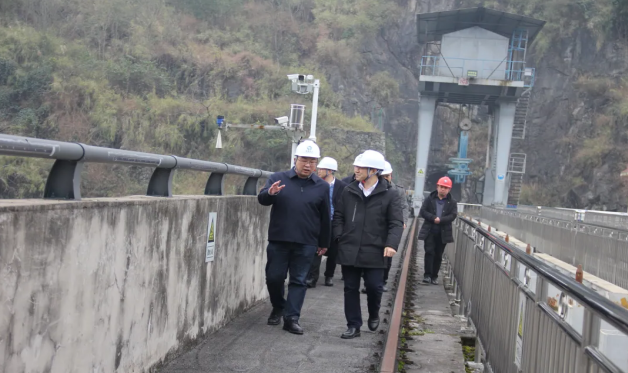南网六盘水供电局深入基层调研指导工作