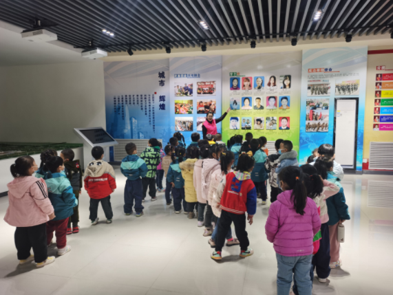 七团幼儿园组织幼儿参观团史馆 重温光辉历程