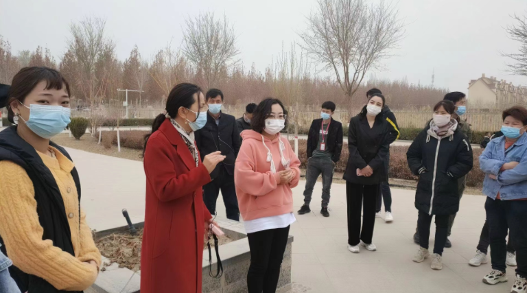 十一团幼儿园联合家长携手共建游戏园地