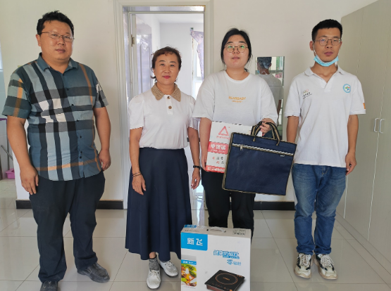 心系新教师 慰问暖人心