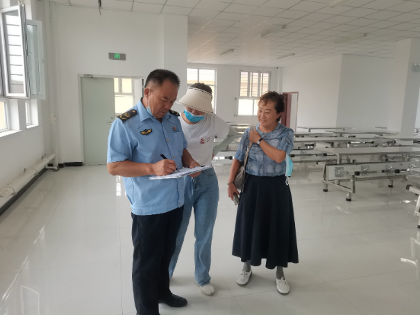 九团第三中学邀请市场监管局指导工作