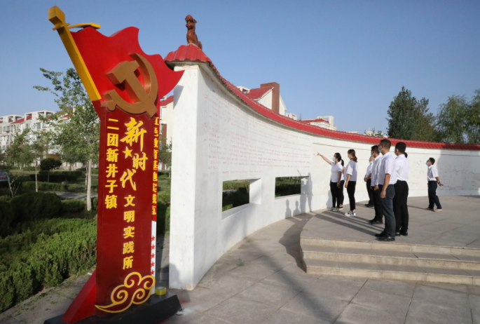 参观红色教育基地 开展国防知识教育