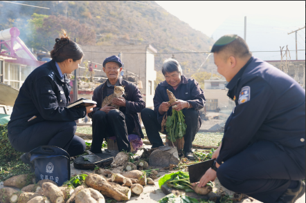 弘扬宪法精神筑牢农村禁毒防线